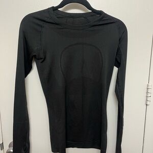 Lululemon women’s Swiftly Tech long sleeve